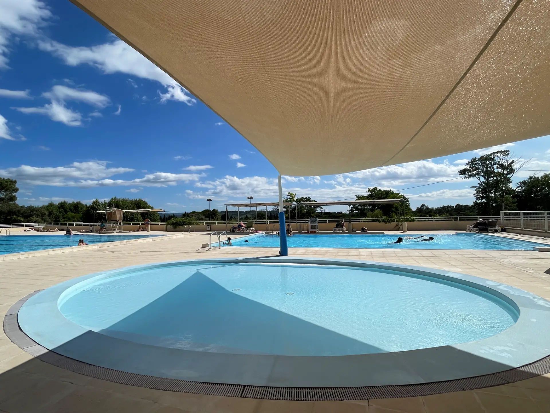 piscine côté pateaugeoire